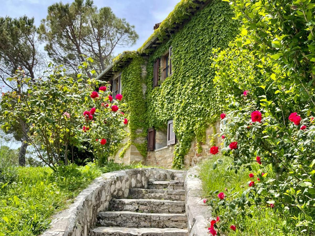 La Panoramica Gubbio - Maison De Charme - Casette E Appartamenti Self Catering Per Vacanze Meravigliose! エクステリア 写真