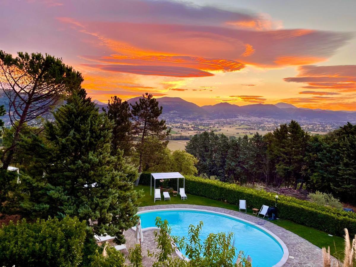 La Panoramica Gubbio - Maison De Charme - Casette E Appartamenti Self Catering Per Vacanze Meravigliose! エクステリア 写真